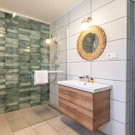 Delceg Rece Minihotel Bed and Breakfast 4*