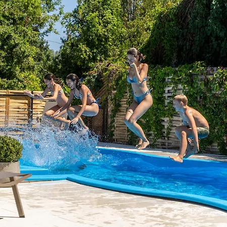 Delceg Rece Minihotel 住宿加早餐酒店