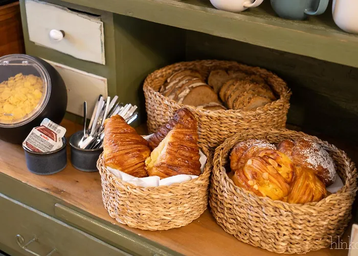 Delceg Rece Minihotel Bed & Breakfast