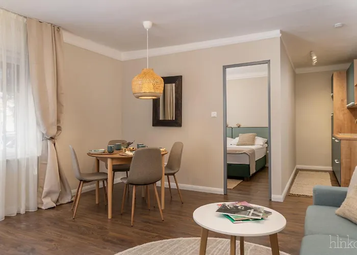 Delceg Rece Minihotel Bed & Breakfast 4*