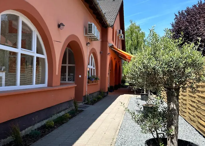 Delceg Rece Minihotel Bed & Breakfast 4*