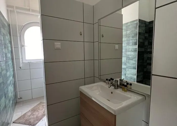 Delceg Rece Minihotel Bed & Breakfast 4*